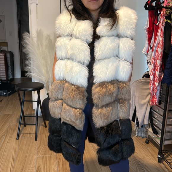 Women's Faux Fur Vest - Picture 9 of 9